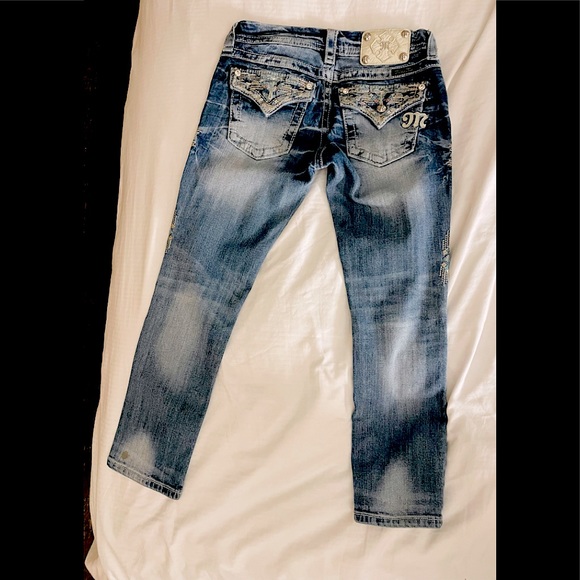 Miss Me Signature Rise 25 Cropped Jeans - Picture 3 of 6